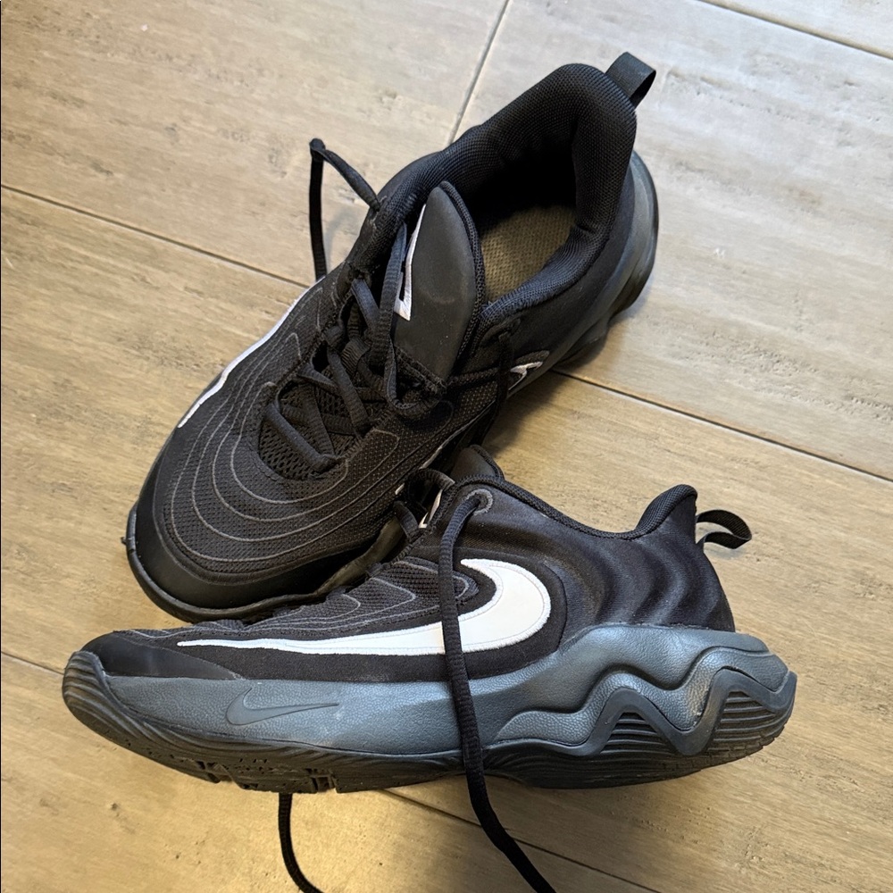 Nike Kids Black and Gray Sneakers
